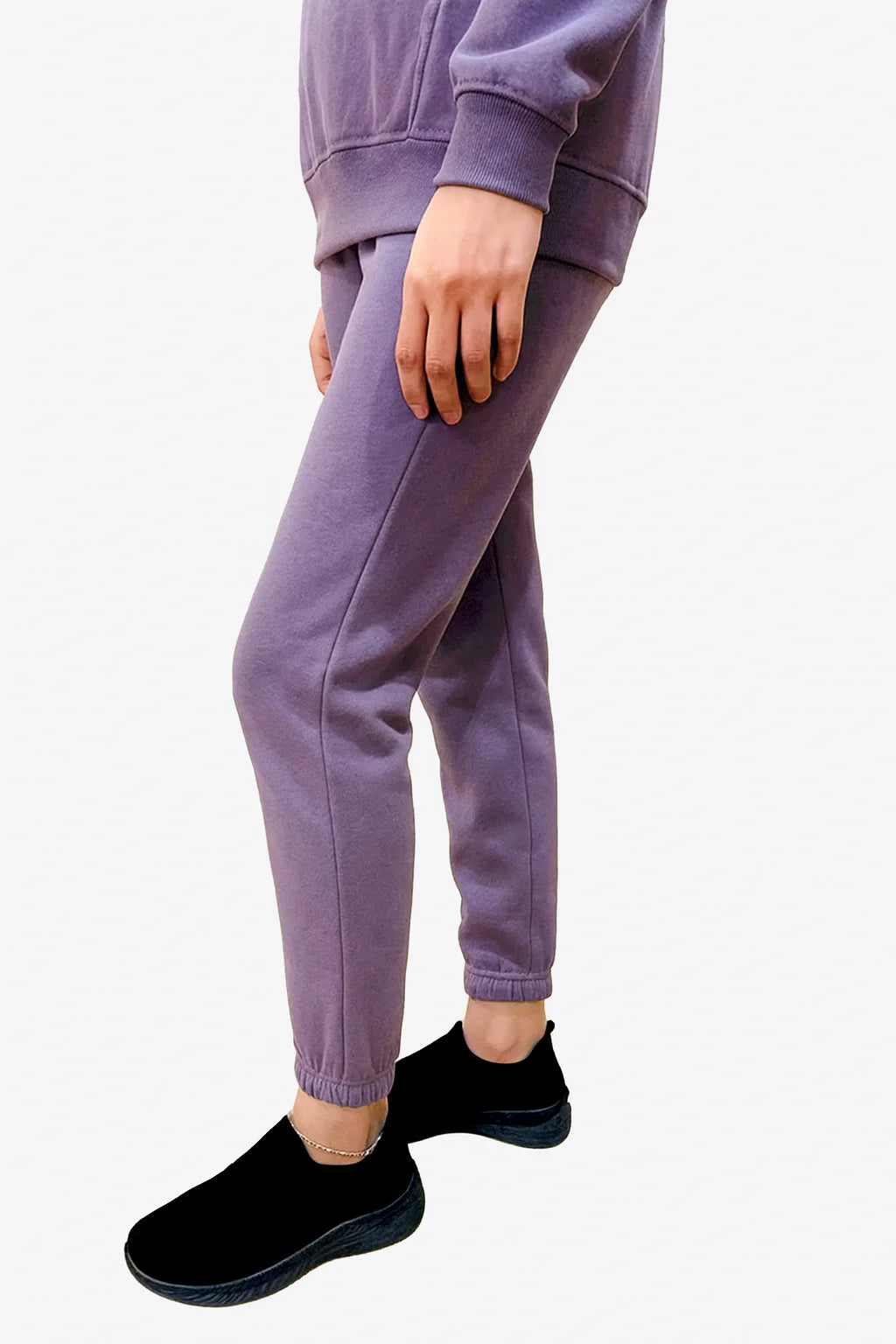 Model wearing Jogger pant in purple color