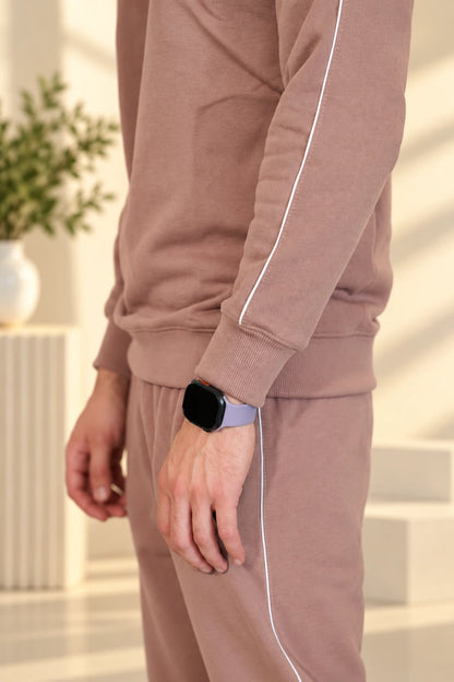 Close view of Men ribbed cuff and sleeve piping